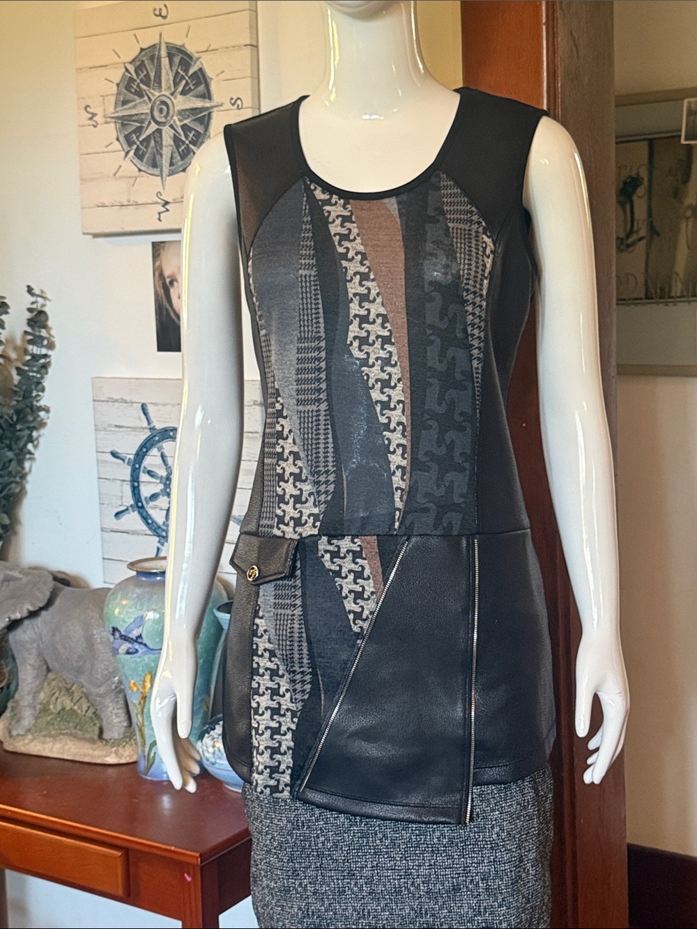Cleo size small Sleeveless Black Mixed-Media Panel top